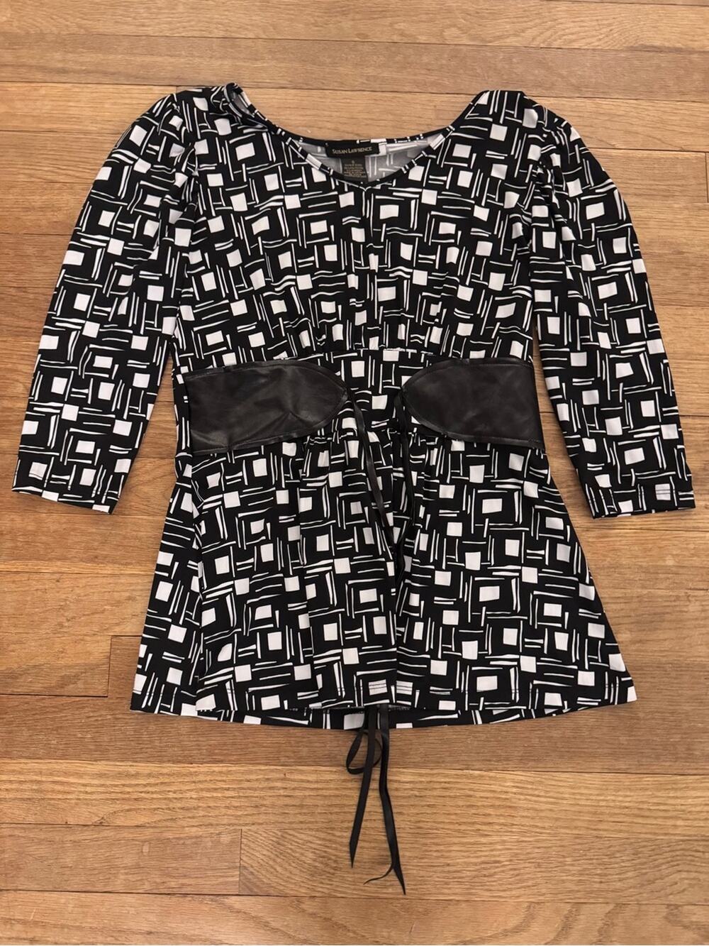 Susan Lawrence Women's Black and White Graphic Print Top - Size S
b94